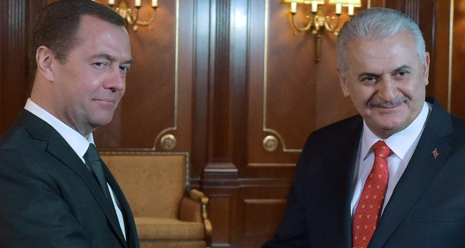 Başbakan Yıldırım, Rusya Başbakanı Medvedev ile bir araya geldi