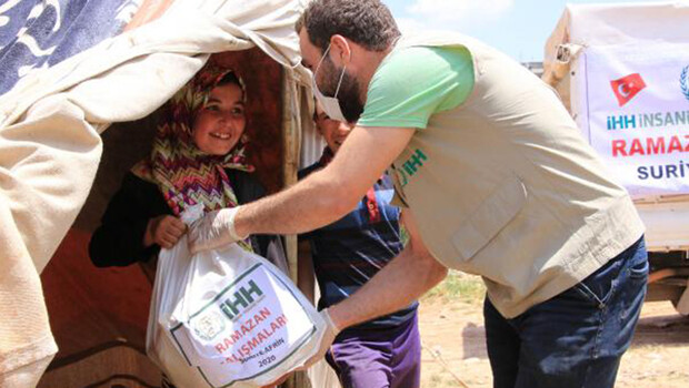 Afrin’de, 20 bin sivile ramazan için gıda yardımı
