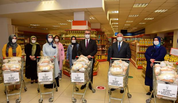 AK Parti kadın kollarından gıda bankasına bağış