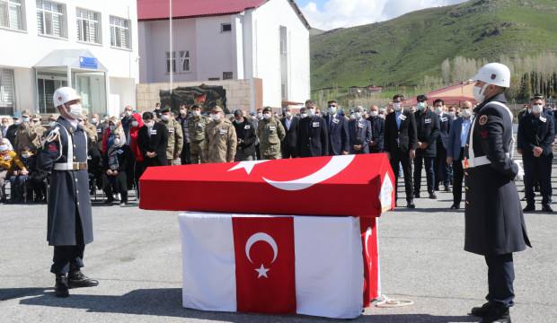Bitlis’te şehit uzman çavuşlar için tören