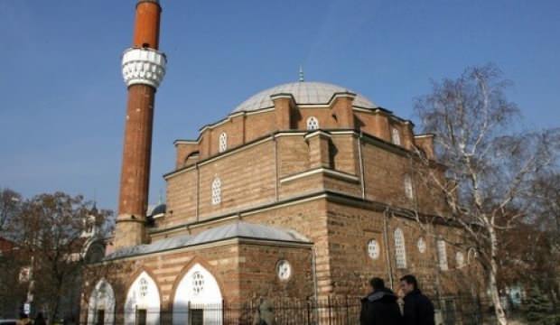 Bulgaristan’da camiler toplu ibadete açıldı