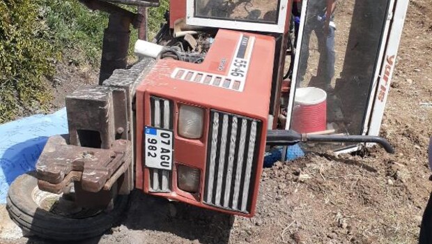 Devrilen traktörde anne öldü, kızları yaralandı