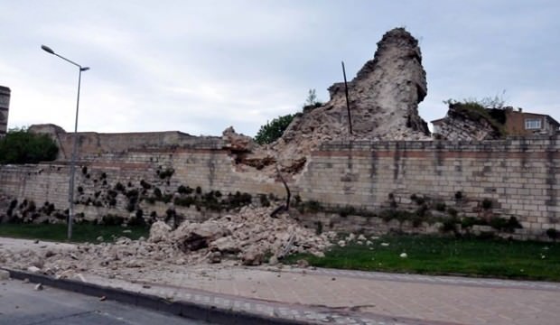 İstanbul’daki tarihi surlarda çökme meydana geldi