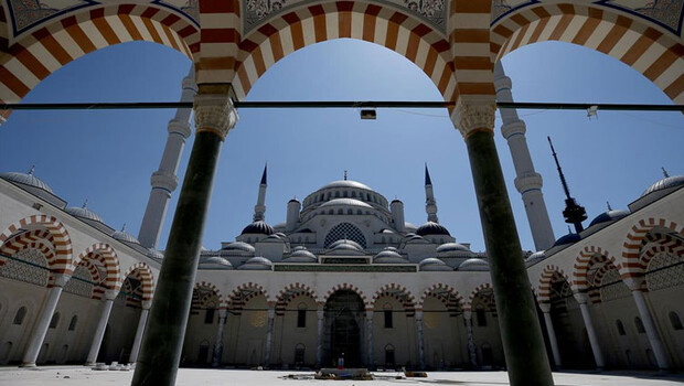 İzmir’de cami hoparlörlerinden müzik yayınına inceleme