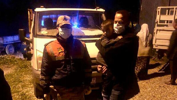 Jandarma, kayıp Berat’ı evinin yakınında uyurken buldu