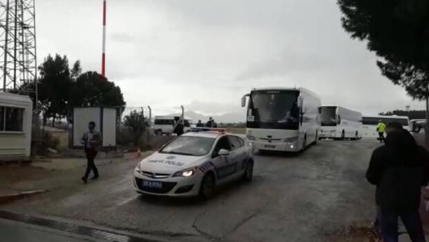 Suudi Arabistan’dan 169 Türk vatandaşı İzmir’e getirildi