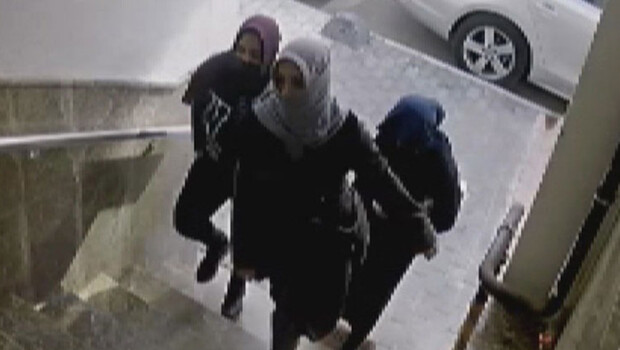 Üsküdar’da evden hırsızlık yapan kadın şüpheliler kamerada