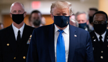 ABD Başkanı Trump ilk kez maskeli görüntülendi