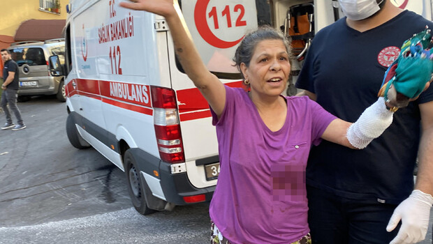 Maltepe’de kardeş kavgasında araya giren anneleri yaralandı