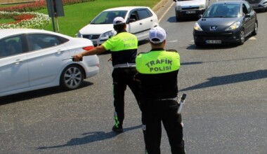 Trafik uygulamasında polise rüşvet teklifi