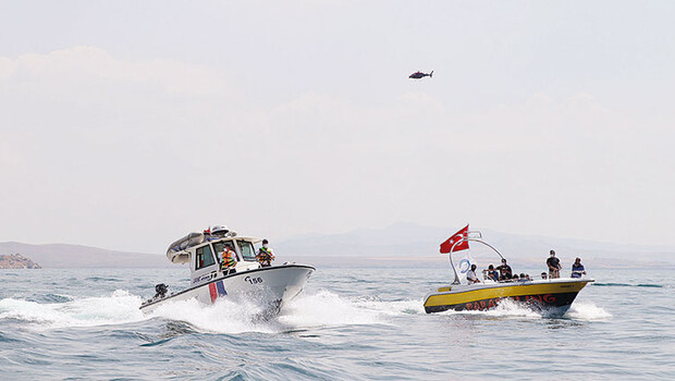 Van Gölü’nde dram: 55-60 göçmeni taşıyan tekne battı, 6 cansız bedene ulaşıldı