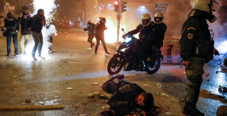 Atina’da protestocular polisle çatıştı