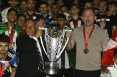 Şampiyon Beşiktaş kupasını aldı