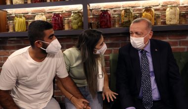 Cumhurbaşkanı Erdoğan’dan Çengelköy’de sürpriz ziyaret